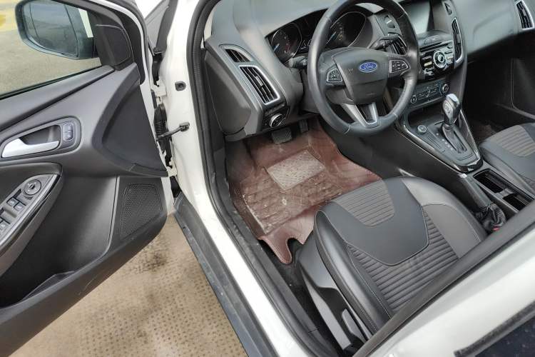 Used Ford Focus 2018 Sedan Classic 1.6L Automatic Trendy SmartDrive Edition
