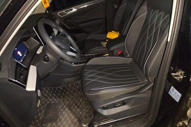 Used Volkswagen Tiguan L 2024 Outstanding Model 330TSI Automatic Two-Wheel Drive R-Line Dragon Glory Edition
