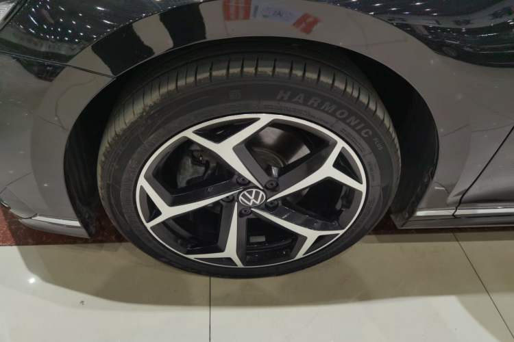 Used Volkswagen Magotan 2023 2 Million Units Limited Edition 330TSI DSG Leading Version
