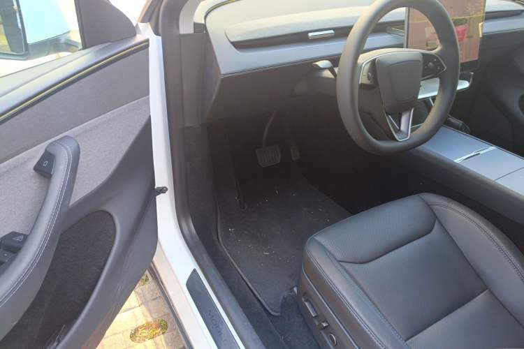 Used Tesla Model Y 2025 Rear-Wheel-Drive Version
