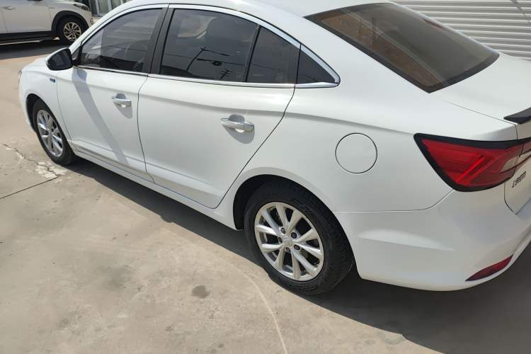 Used Roewe i5 2019 1.5L Automatic 4G Connected Langyue Edition