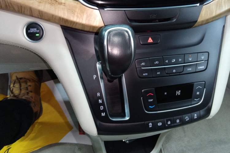 Used Buick GL8 2017 ES 28T Comfort Model China V Standard
