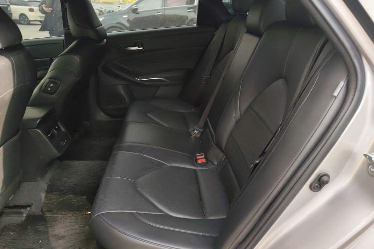 Used Toyota Avalon 2019 Dual-Engine 2.5L Luxury Edition China VI Standard
