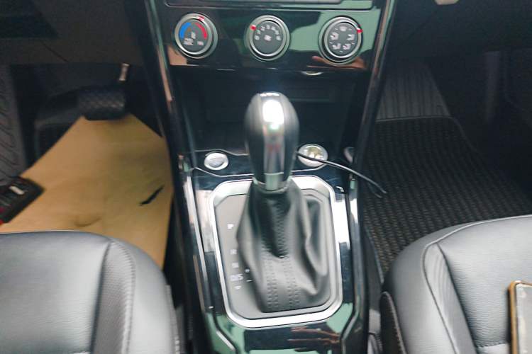 Used Volkswagen T-ROC 2019 280TSI DSG Two-Wheel Drive Comfort Version China VI Standard
