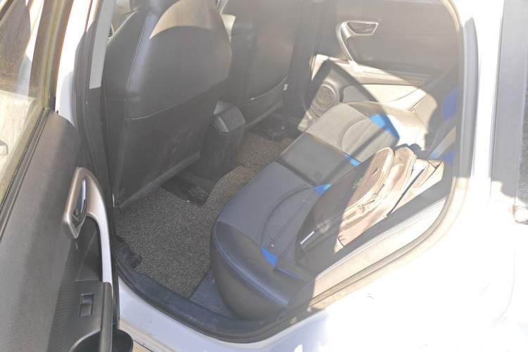 Used Soueast V5 Lingzhi 2014 1.5L Manual Luxury Model
