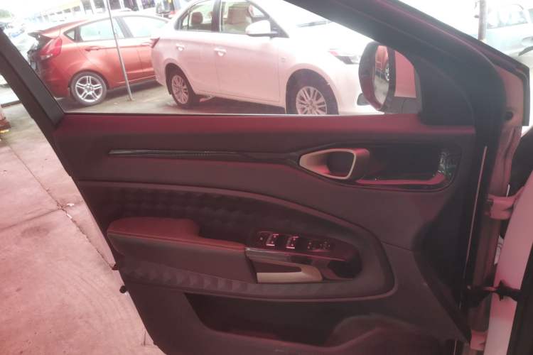 Used Baojun RM-5 2019 1.5T Manual Elite Version with 24-Hour Online Service 6 Seats
