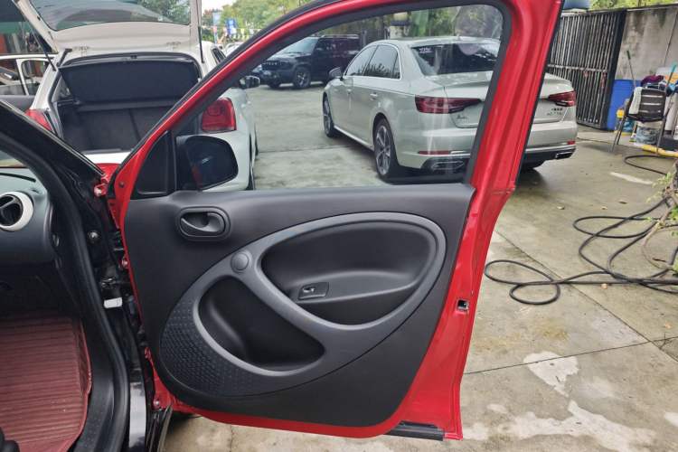 Used  forfour 2018 1.0L 52 kW Dynamic Edition
