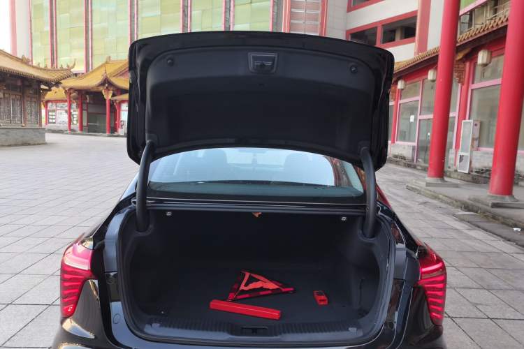 Used Hongqi H5 2024 2.0T Automatic Smart Connect Flagship Edition