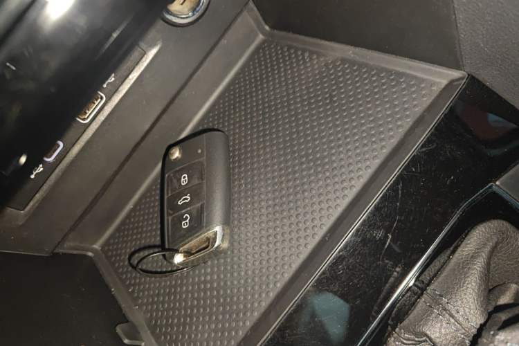 Used Volkswagen Tiguan L 2022 330TSI Automatic Two-Wheel Drive Smart Edition
