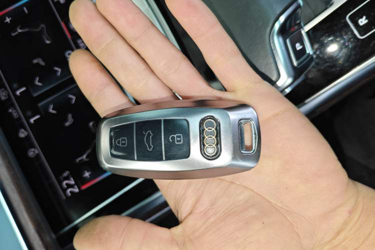 Used Audi Q7 2020 55 TFSI quattro S line sports model
