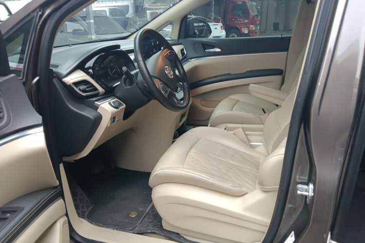 Used Buick GL8 2023 Facelifted Land Cruiser Executive Luxury Version