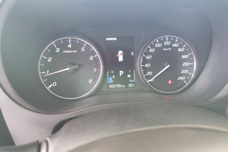 Used Mitsubishi Outlander 2019 2.4L 4x4 Zhi Xiang Edition 7 Seats China VI Standard