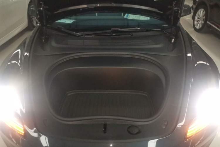 Used Tesla Model 3 2025 Rear-Wheel-Drive Version
