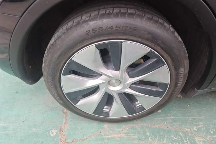 Used Tesla Model Y 2021 Long-Range All-Wheel-Drive Version
