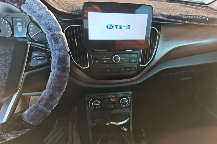 Used FAW Senya R7 2017 1.6L Automatic Smart Version
