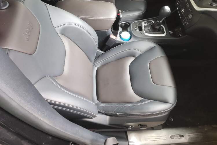 Used  Cherokee 2016 2.4L Leading Smart Version
