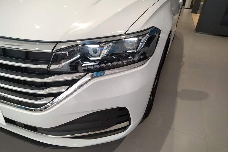 Used Volkswagen Viloran 2024 330TSI Luxury Edition
