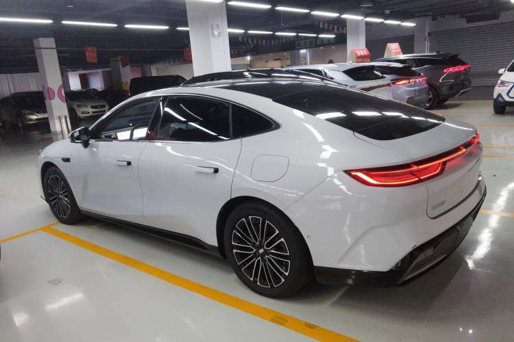 Used  E8 2025 575 km Intelligent Driving Edition
