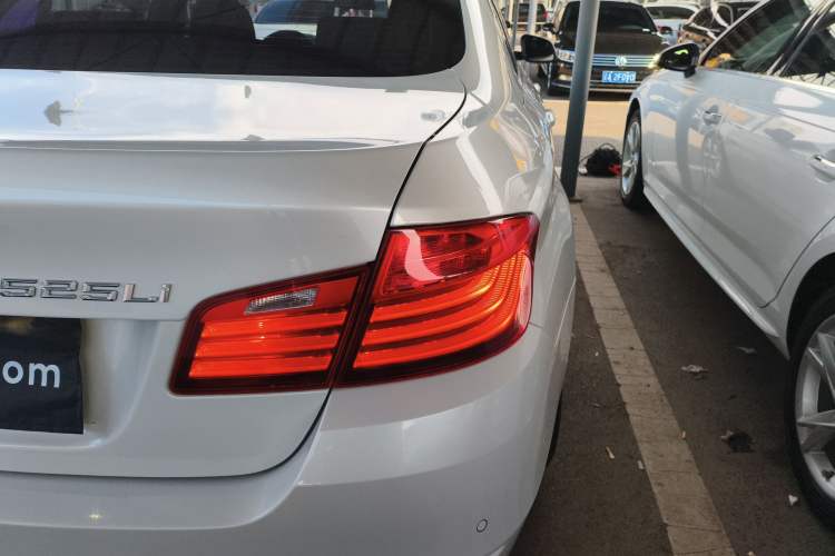 Used BMW 5 Series 2014 520Li Elegant Model
