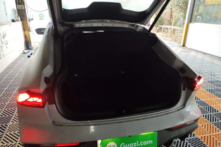 Used Changan UNI-V iDD 2024 Blue Whale Smart Electric iDD 136km Luxury Model