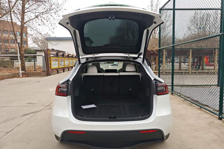 Used Tesla Model Y 2023 Long-Range All-Wheel-Drive Version
