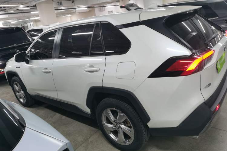 Used Toyota RAV4 2020 Dual-Engine 2.5L E-CVT Two-Wheel Drive Elite Edition
