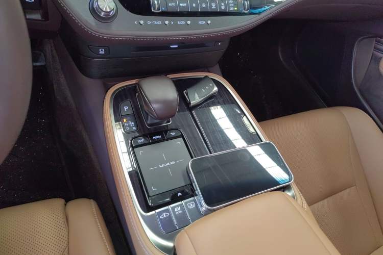 Used Lexus LS 2020 500h Excellence Edition China VI standard