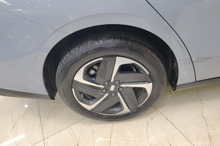 Used  L6 2024 125km PLUS Dragon Edition
