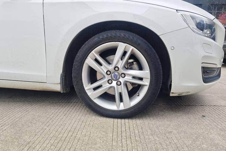 Used Volvo V60 2014 T5 Zhiya Edition