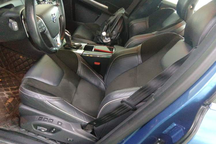 Used Volvo XC60 2017 T5 AWD Personalized Sport Upgrade Edition
