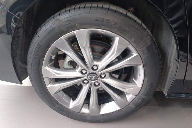 Used Toyota Sienna 2023 2.5L Hybrid Platinum Edition