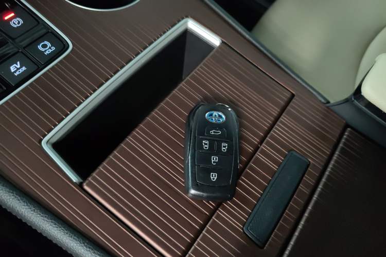 Used Toyota Granvia 2023 2.5L Hybrid Prestige PLUS Edition