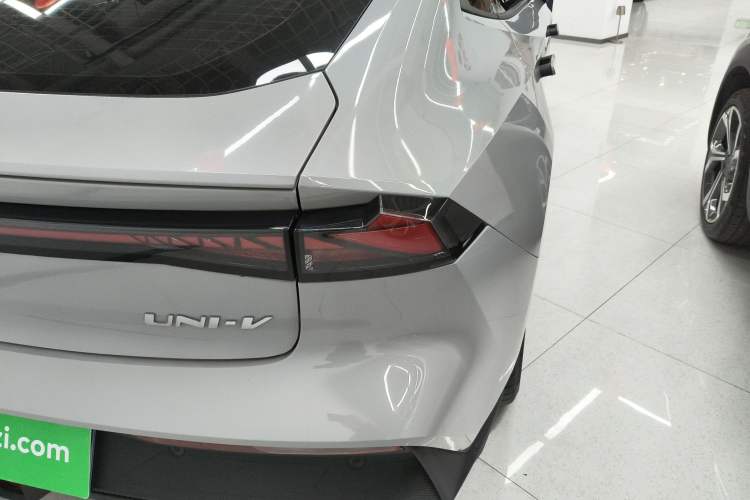 Used Changan UNI-V 2022 1.5T Prestige Version
