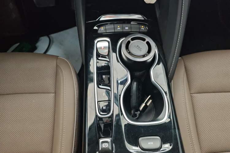 Used Buick Envision 2022 Encore Plus 652T Five-Seat Luxury Model