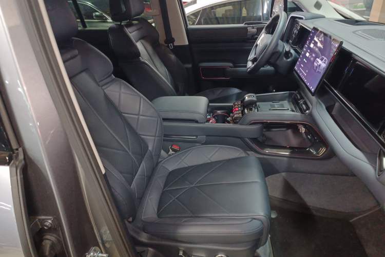 Used  Leopard 5 2023 Navigator Edition
