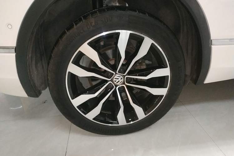 Used Volkswagen Tiguan L 2019 330TSI Automatic Two-Wheel Drive R-Line Flagship Edition China V Standard