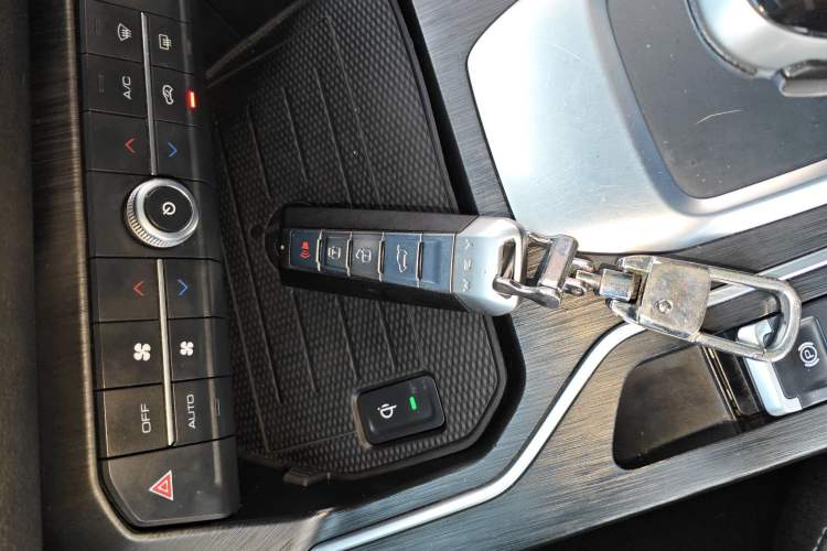 Used Wey VV6 2018 2.0T Two-Wheel-Drive Ultra-Luxury Version China V Standard
