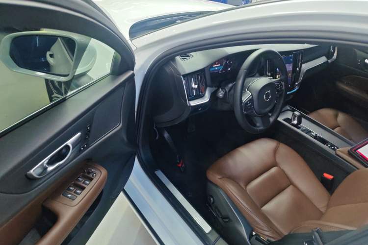 Used Volvo S60 2023 B4 Zhiyi Luxury Edition