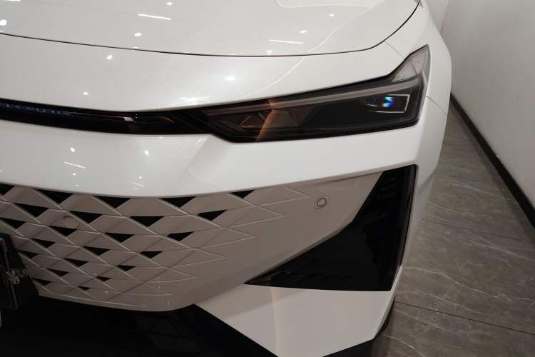 Used Changan UNI-V 2024 1.5T Luxury Edition