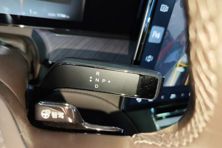 Used Denza Z9 2024 1100 km Four-Wheel Drive Max Version
