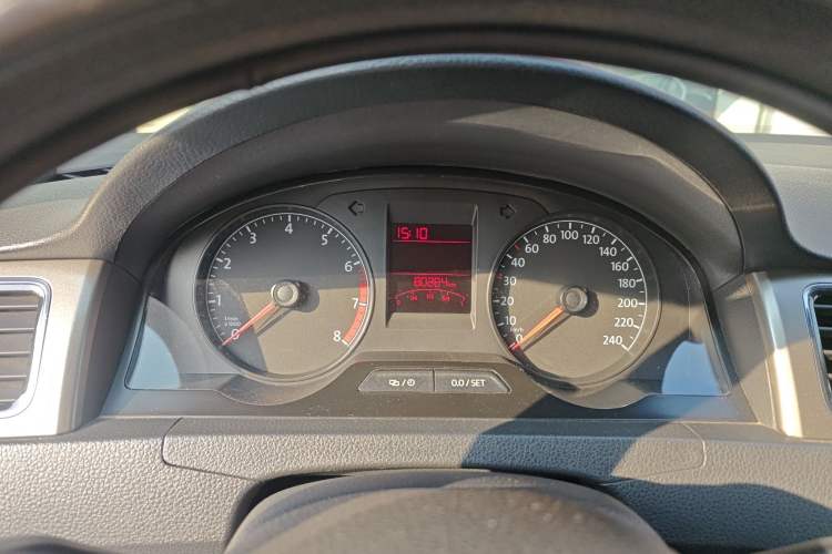 Used Volkswagen Santana 2015 1.6L Manual Comfort Edition