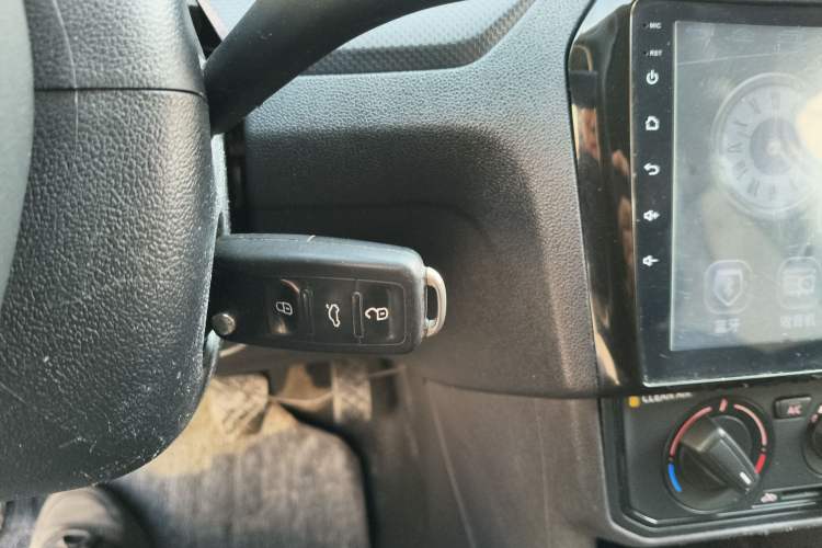 Used Volkswagen Jetta 2017 1.4L Manual Fashion Edition
