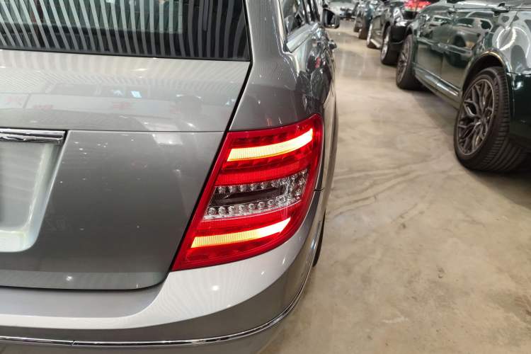 Used Mercedes-Benz C-Class 2011 C 200 Fashion Travel Edition
