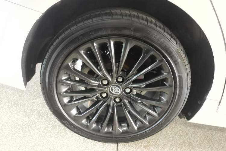 Used Toyota Avalon 2019 2.5L Touring Premium Version China VI Standard
