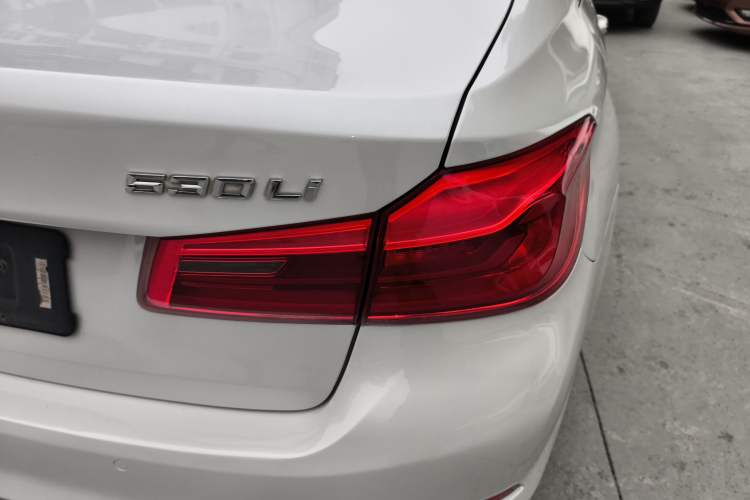 Used BMW 5 Series 2018 Facelifted 530Li Luxury Edition Premium Package
