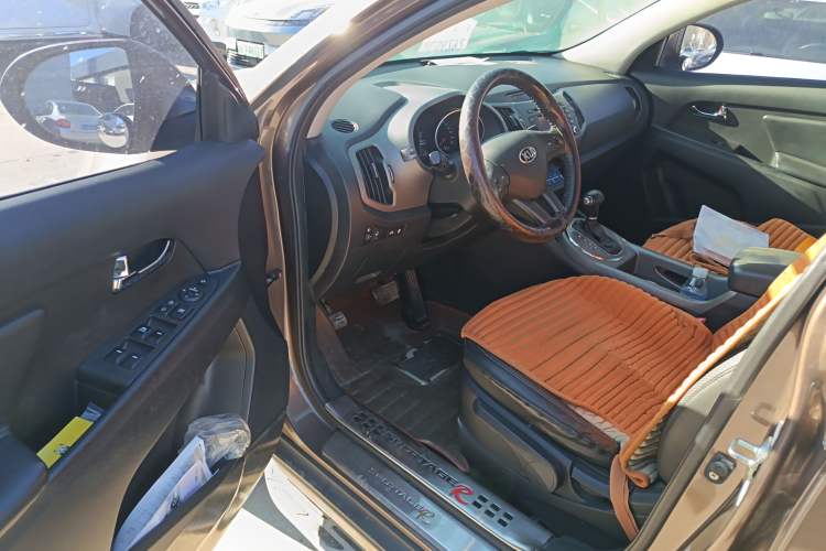 Used Kia Sportage R 2015 2.0L Automatic Two-Wheel Drive DLX Model
