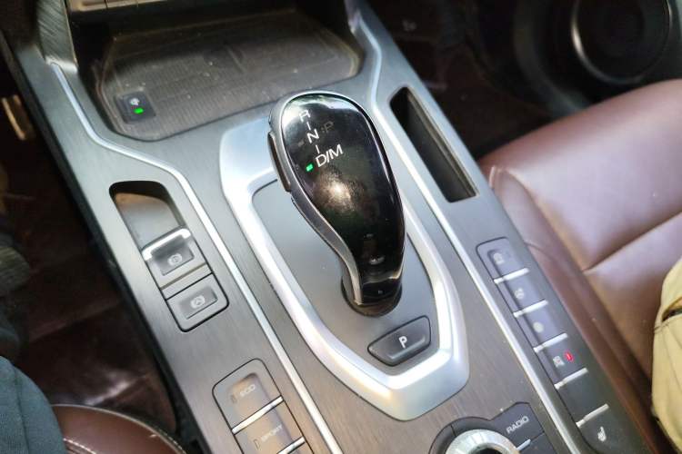 Used Wey VV6 2018 2.0T Two-Wheel-Drive Ultra-Luxury Version China V Standard
