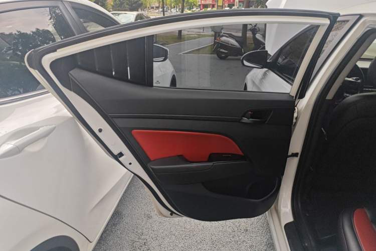 Used Hyundai Elantra 2016 1.4T Dual-Clutch Xuan Dong · Dynamic Version