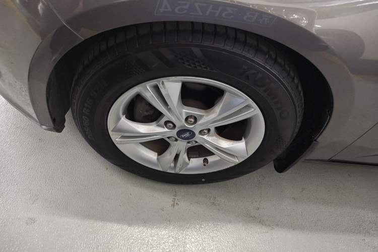 Used Ford Focus 2012 Sedan 1.6L Automatic Fashion Edition
