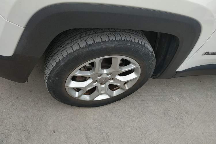 Used  Renegade 2018 Connected Large Screen Version 180T Automatic High-Energy Edition
